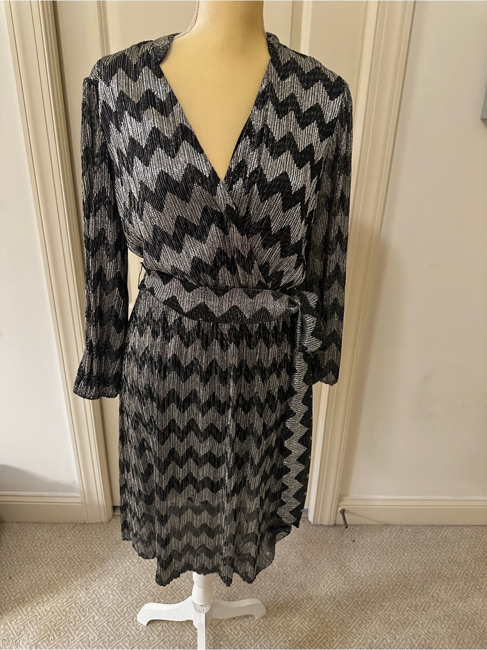 Eliza J. Black & Silver Zigzag Wrap Dress 14 stretch mesh lined